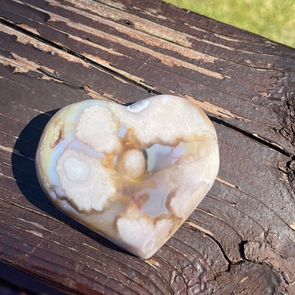 Heart-Shaped Flower Agate Bowl - Picture 3 of 3